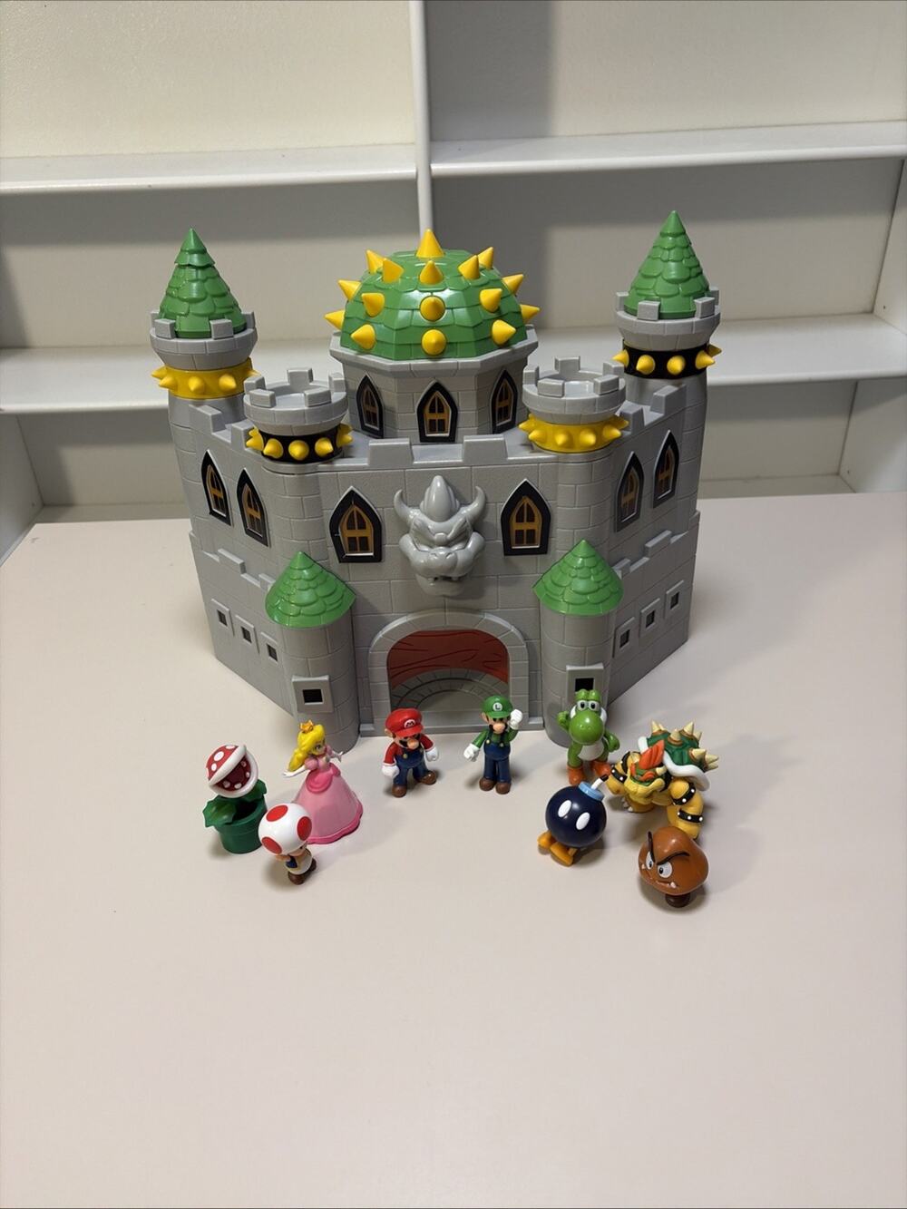 2019 Jakks Nintendo Super Mario Deluxe Bowser's Castle Playset & 9 Mario Figures